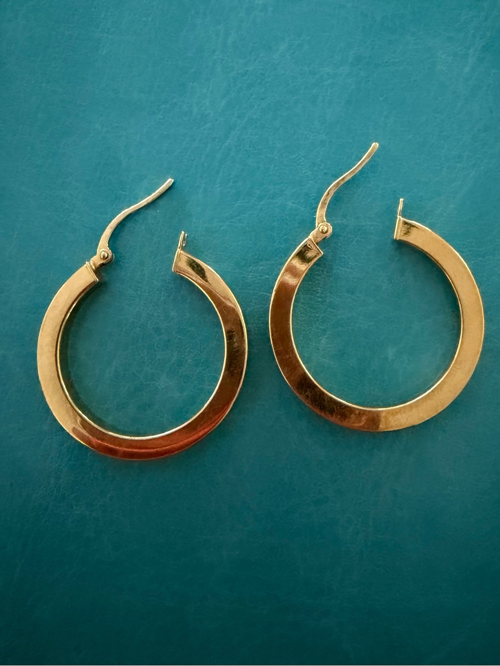 18kt 1” hoop Earrings